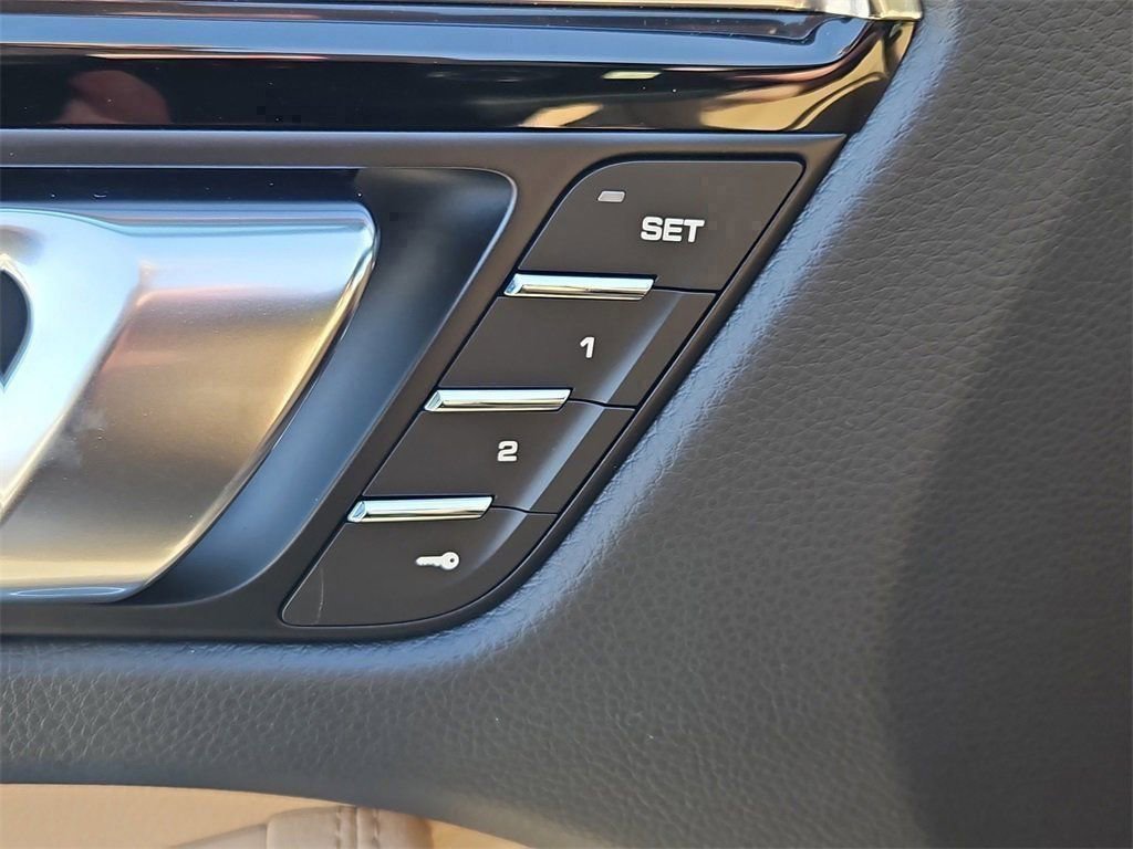 New 2026 Porsche Macan image 18