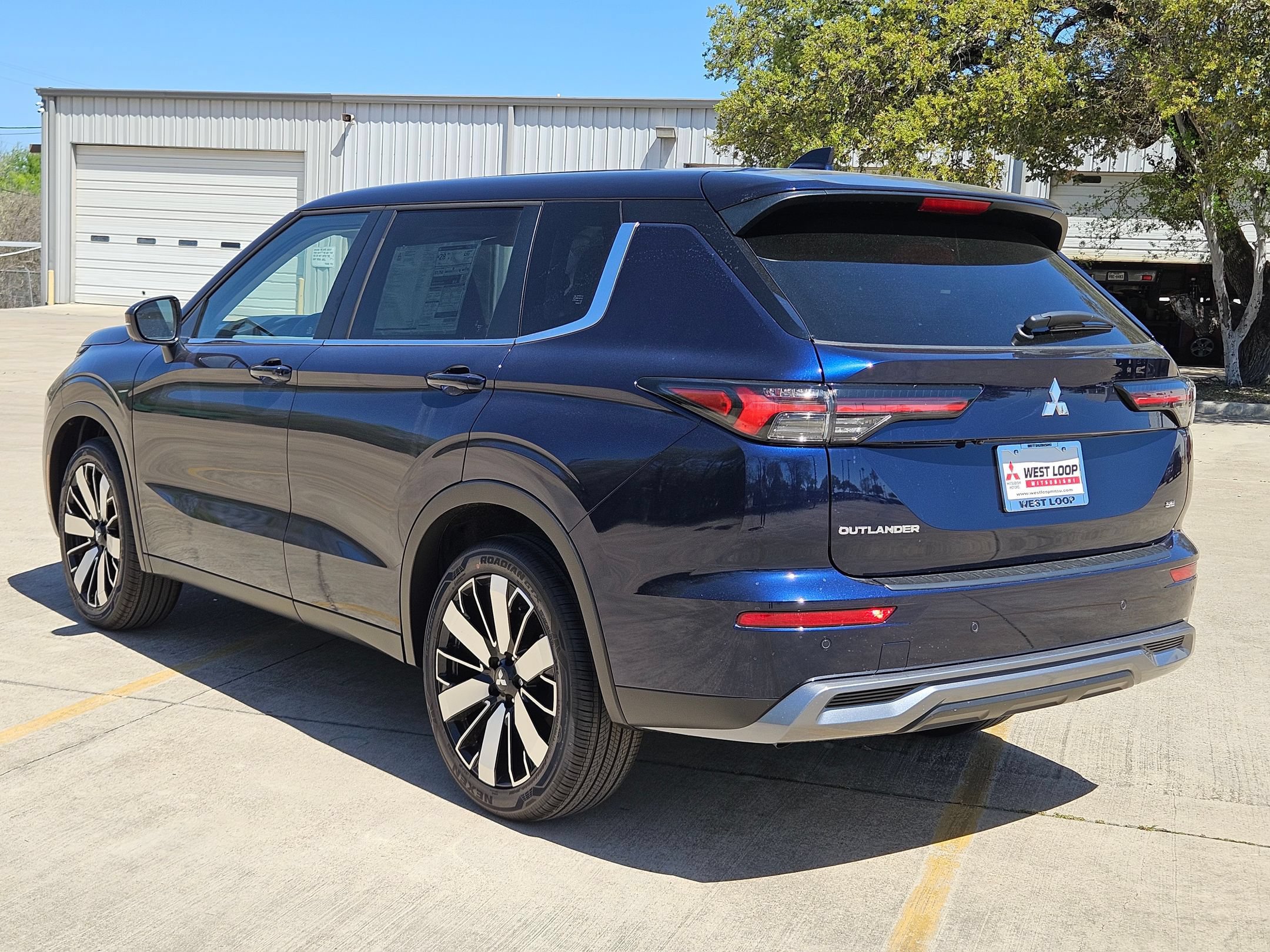 New 2026 Mitsubishi Outlander SE FWD image 3