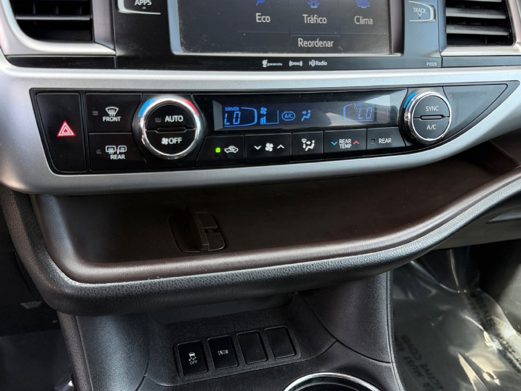 Used 2017 Toyota Highlander Plus FWD image 23