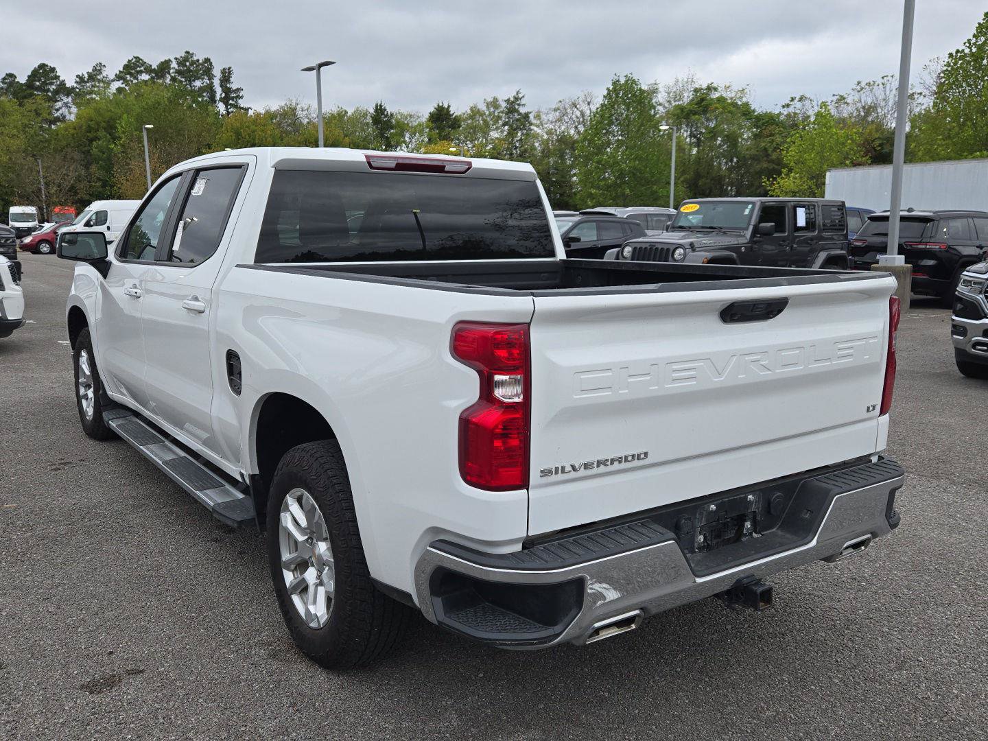 Used 2025 Chevrolet Silverado 1500 LT AWD/4WD image 5