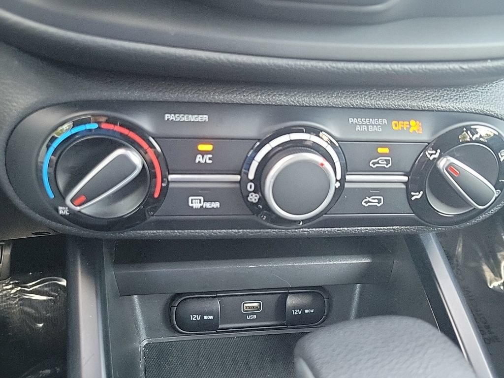 Used 2025 Kia Soul LX w/ LX Technology Package FWD image 29