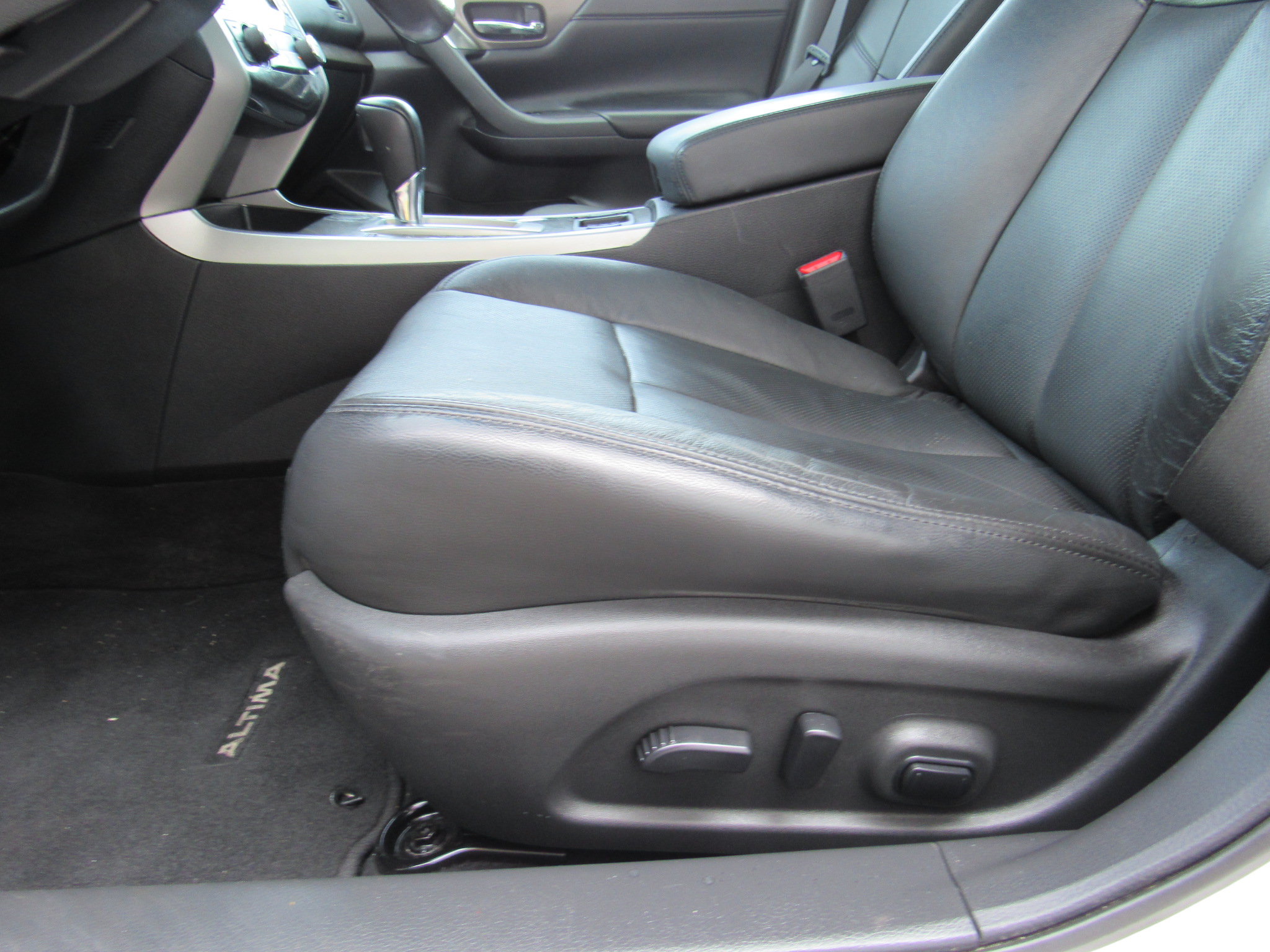 Used 2015 Nissan Altima 3.5 SL FWD image 14