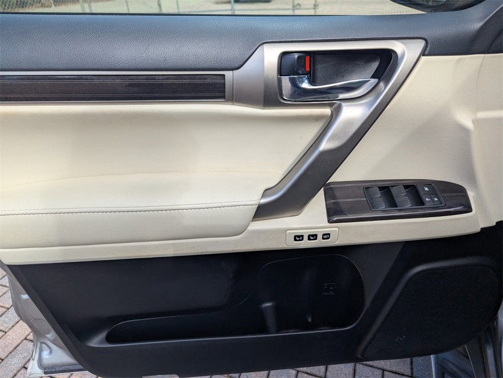 Used 2020 Lexus GX 460 Premium w/ Premium Package image 29