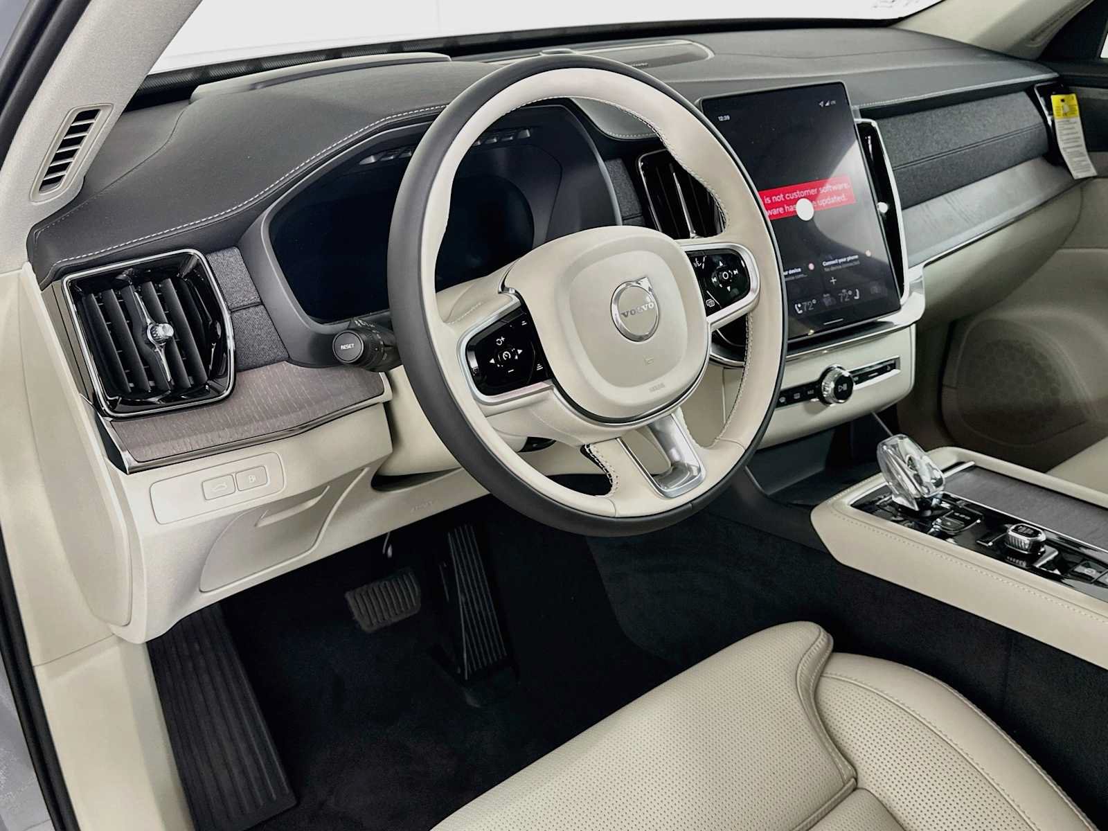 New 2026 Volvo XC90 T8 Ultra w/ Protection Package AWD/4WD image 9