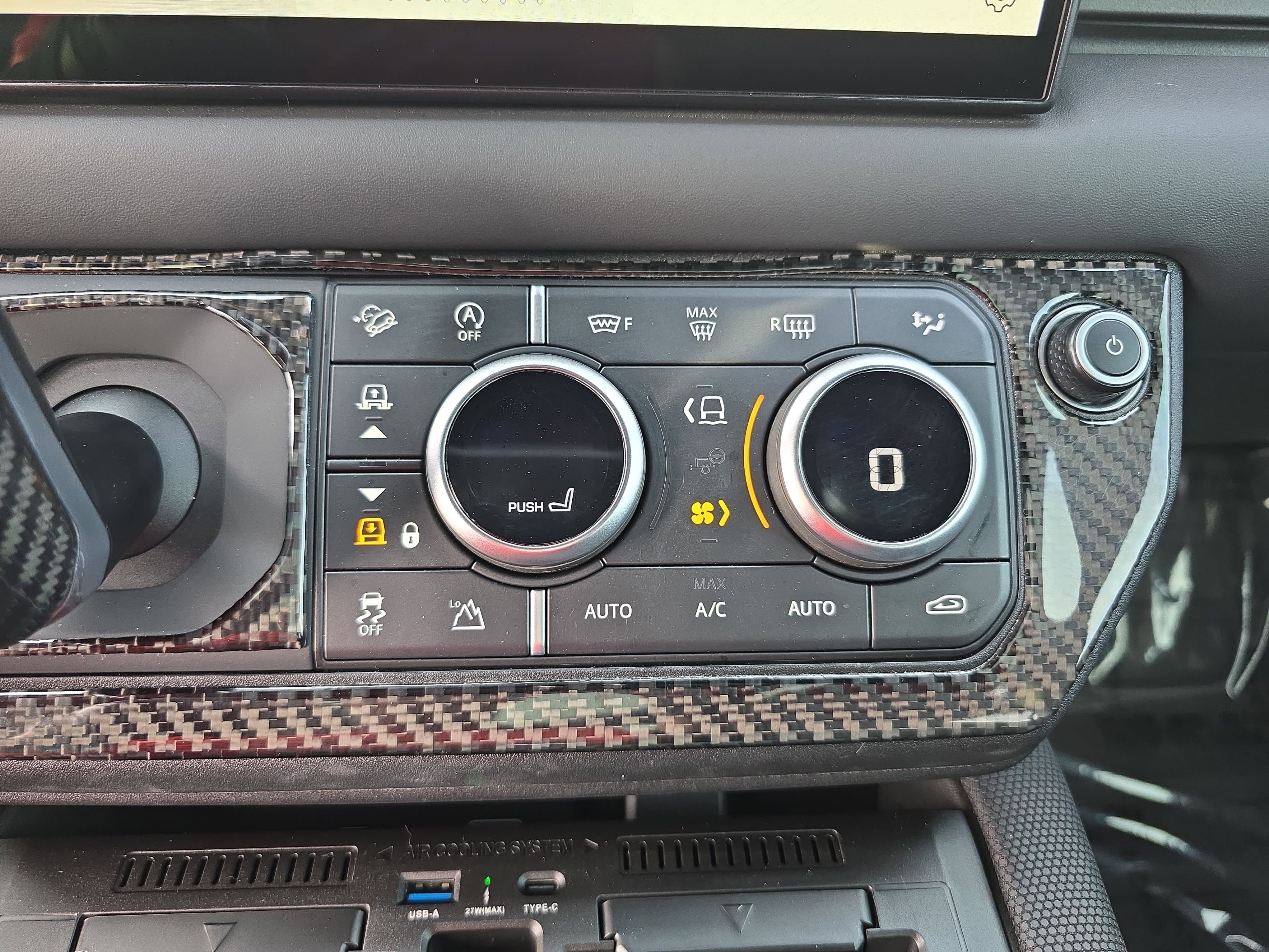 Used 2023 Land Rover Defender 110 V8 image 21