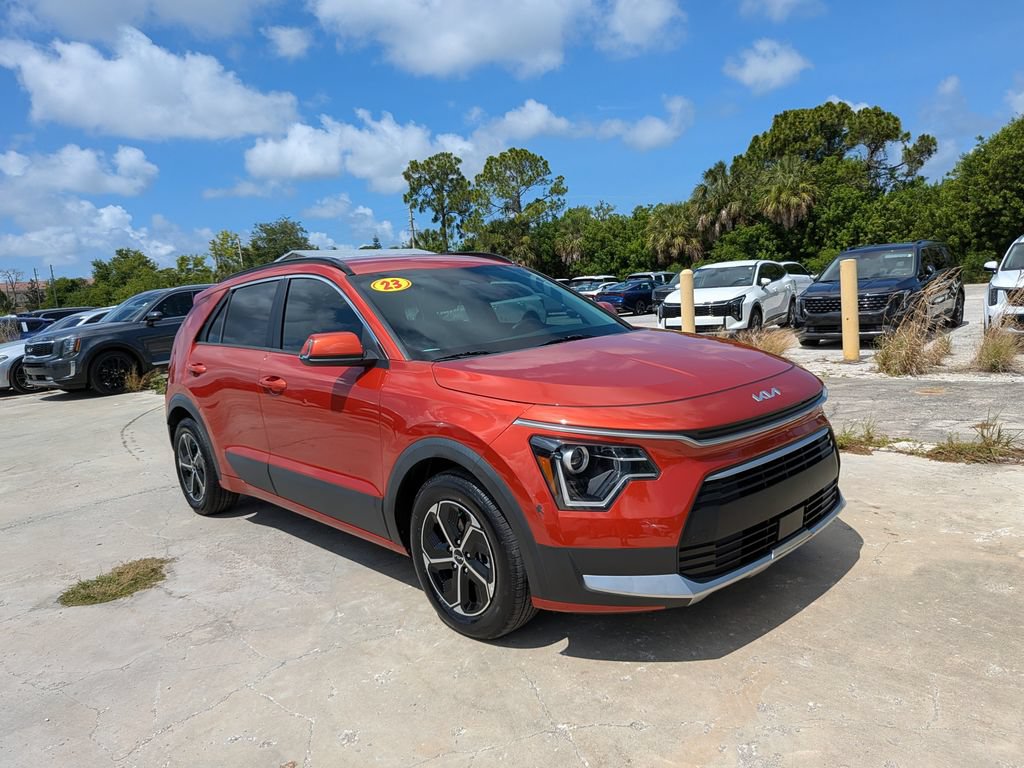 Certified 2023 Kia Niro EX FWD image 2