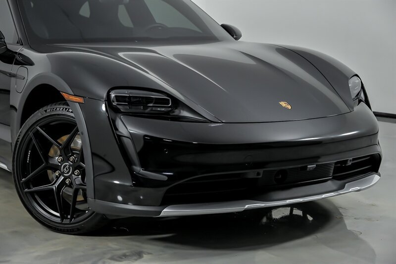 Used 2022 Porsche Taycan 4 Cross Turismo w/ Premium Package AWD/4WD image 2