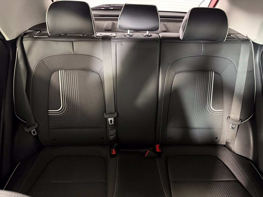 Used 2024 Hyundai Venue Limited FWD image 19