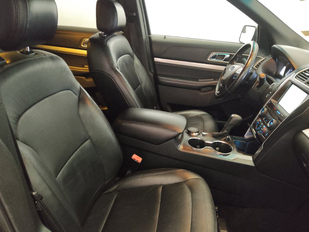 Used 2016 Ford Explorer XLT w/ Equipment Group 202A AWD/4WD image 21