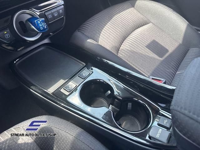 Used 2022 Toyota Prius Prime LE FWD image 36