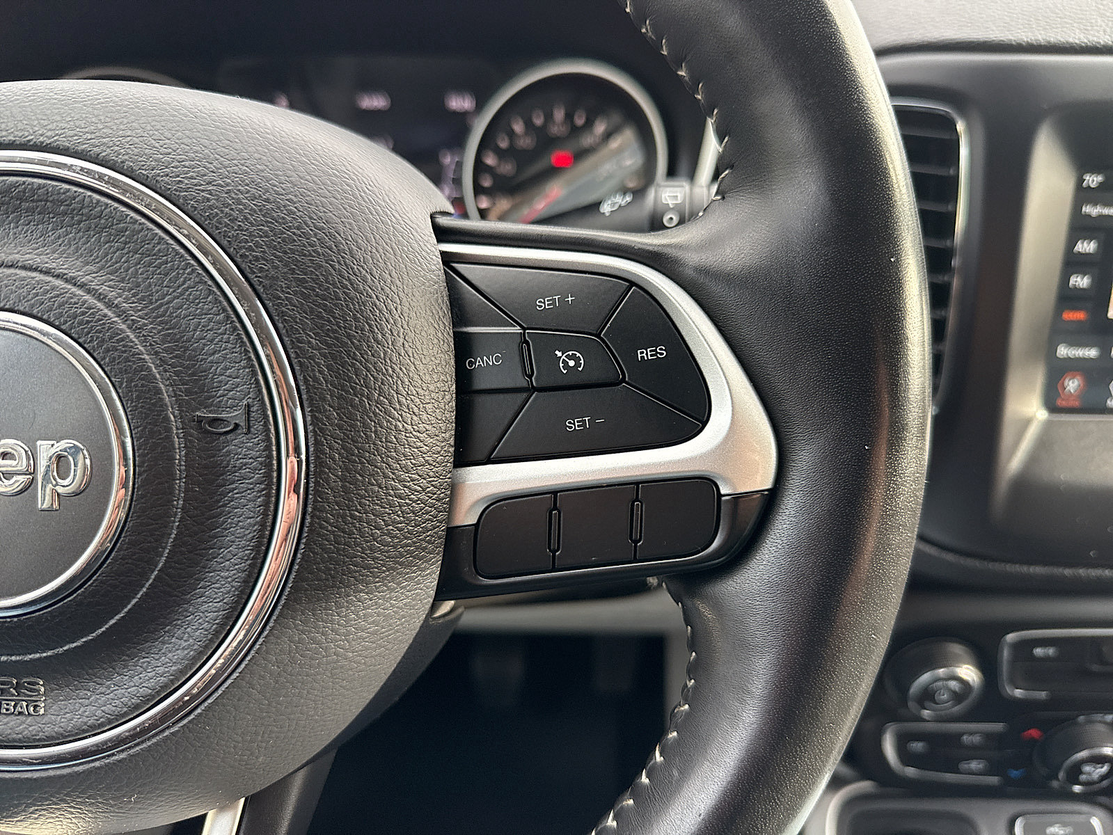 Used 2019 Jeep Compass Latitude w/ Popular Equipment Group AWD/4WD image 40