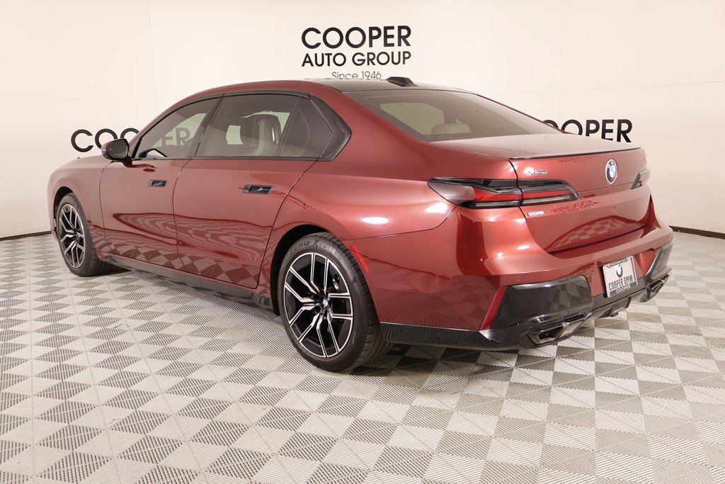 Used 2024 BMW 760i xDrive image 25