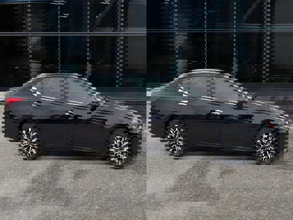 Used 2024 Nissan Altima 2.5 SV image 8