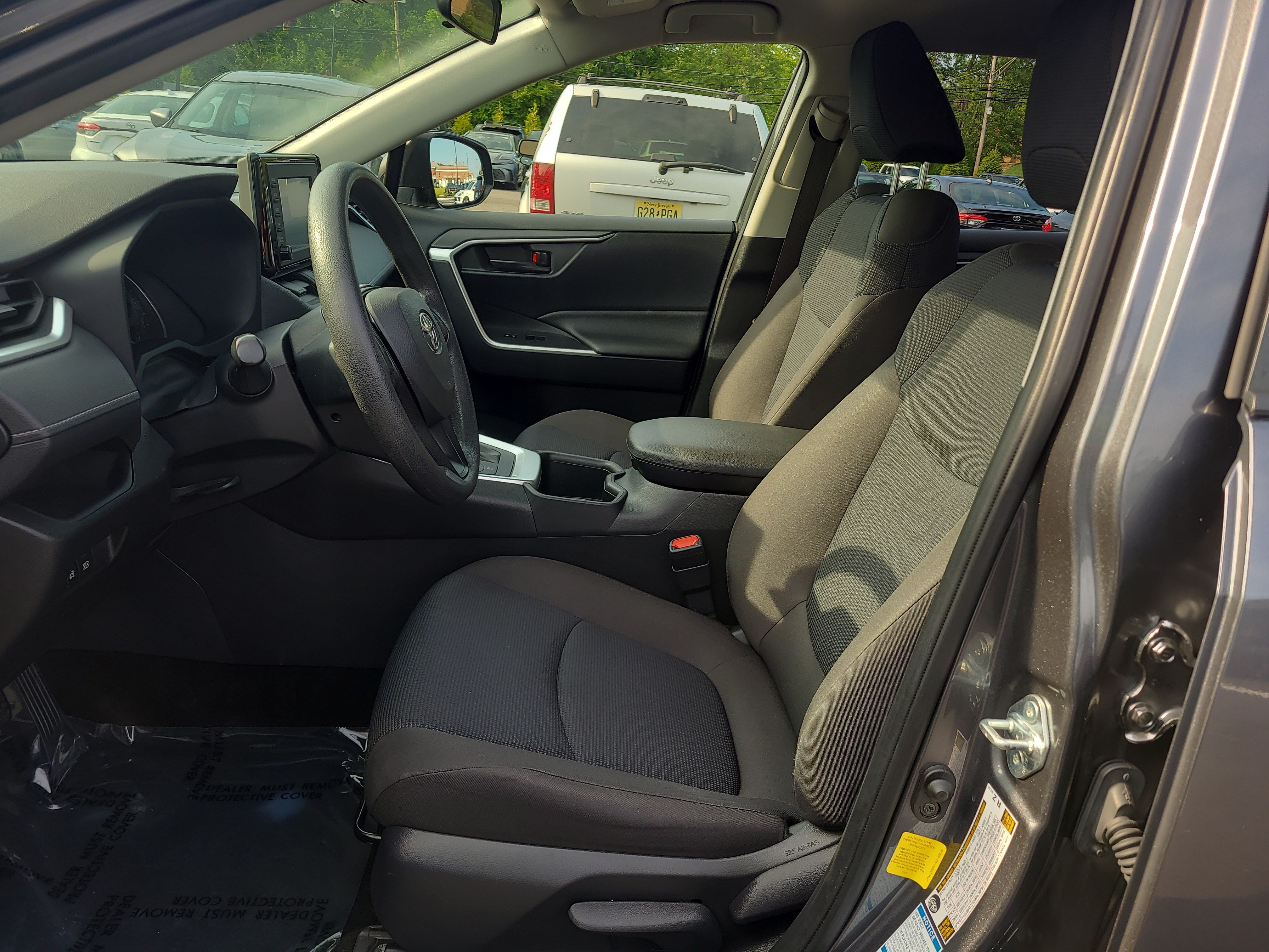 Certified 2022 Toyota RAV4 LE AWD/4WD image 16