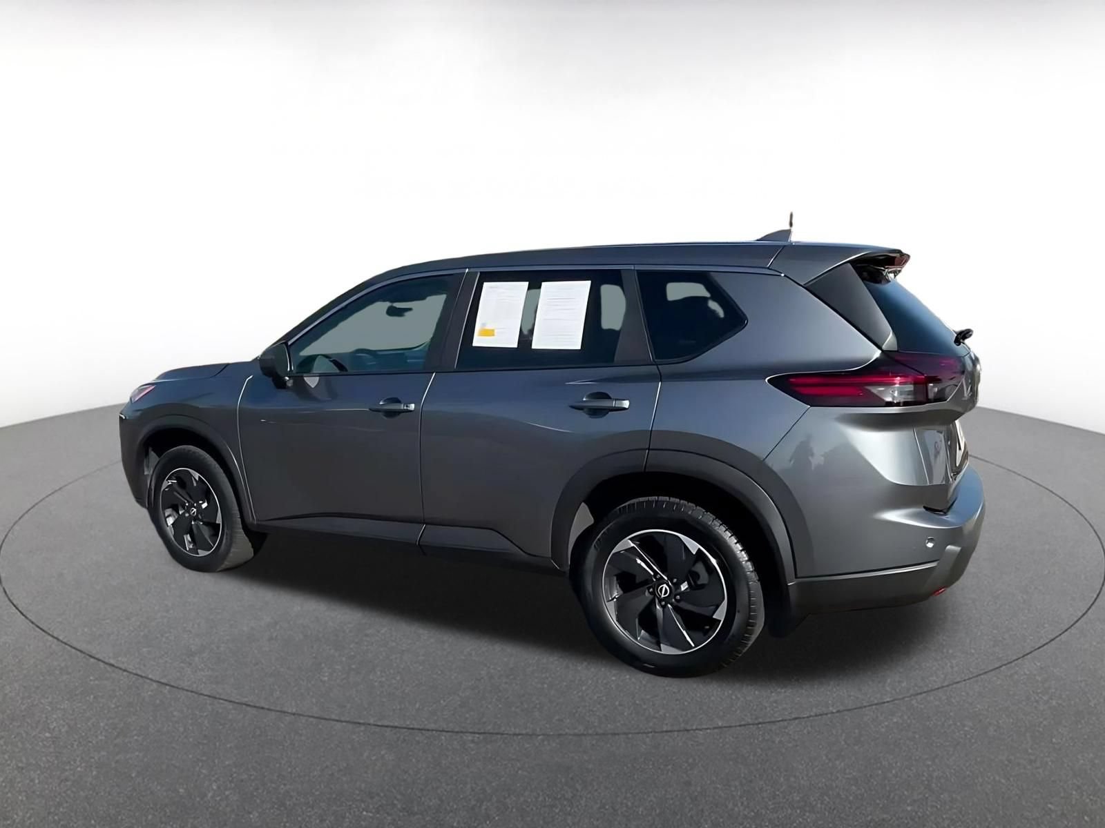 Used 2025 Nissan Rogue SV FWD image 9