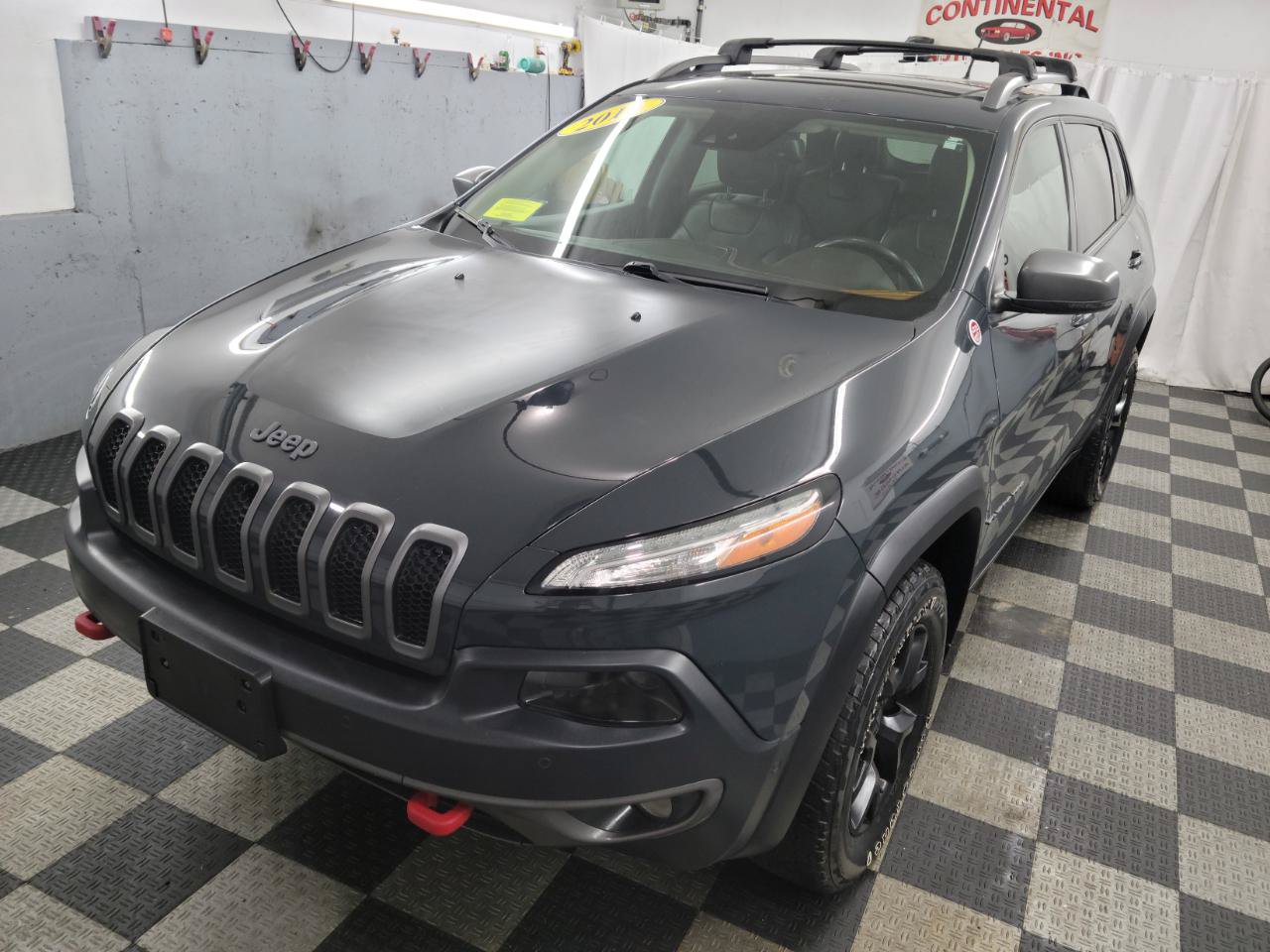 Used 2016 Jeep Cherokee Trailhawk w/ Comfort/Convenience Group AWD/4WD image 11