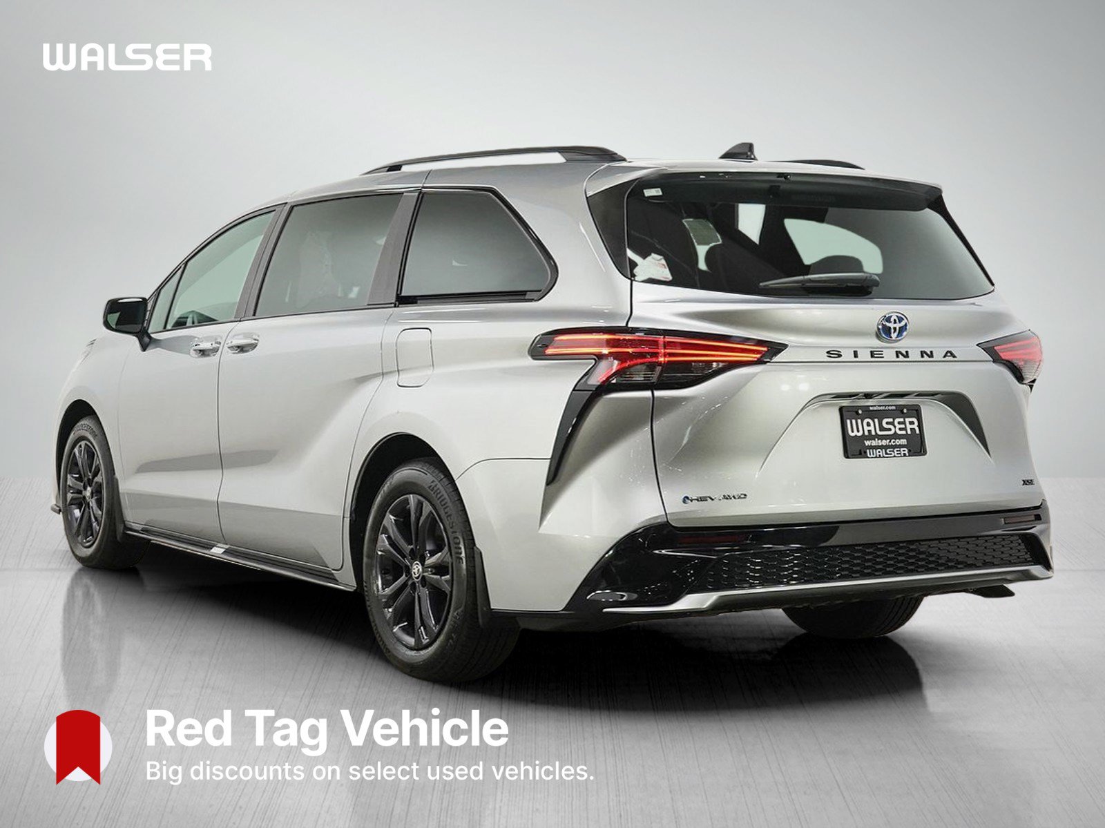 Used 2025 Toyota Sienna XSE AWD/4WD image 3
