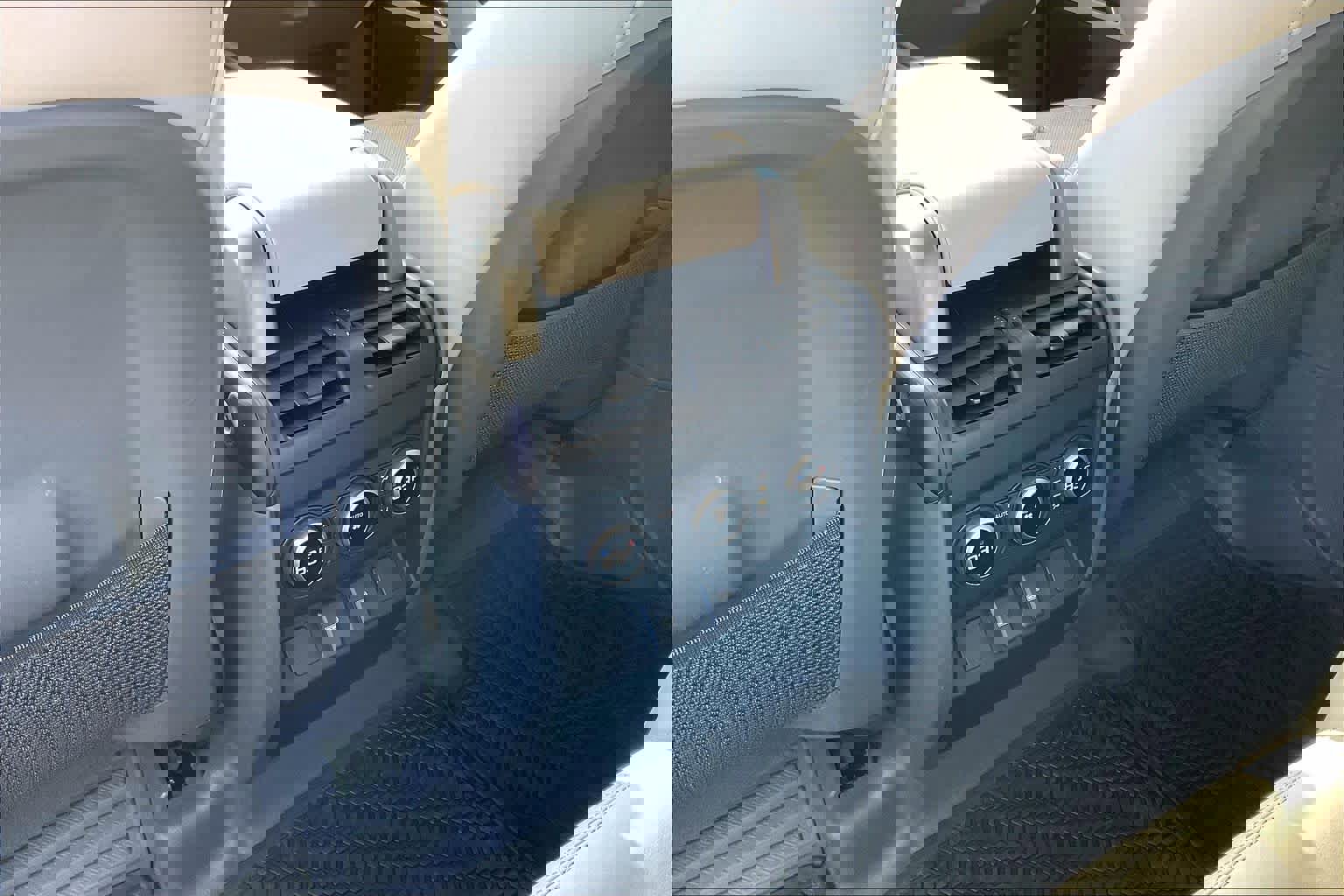 Used 2023 Land Rover Defender 110 SE image 37