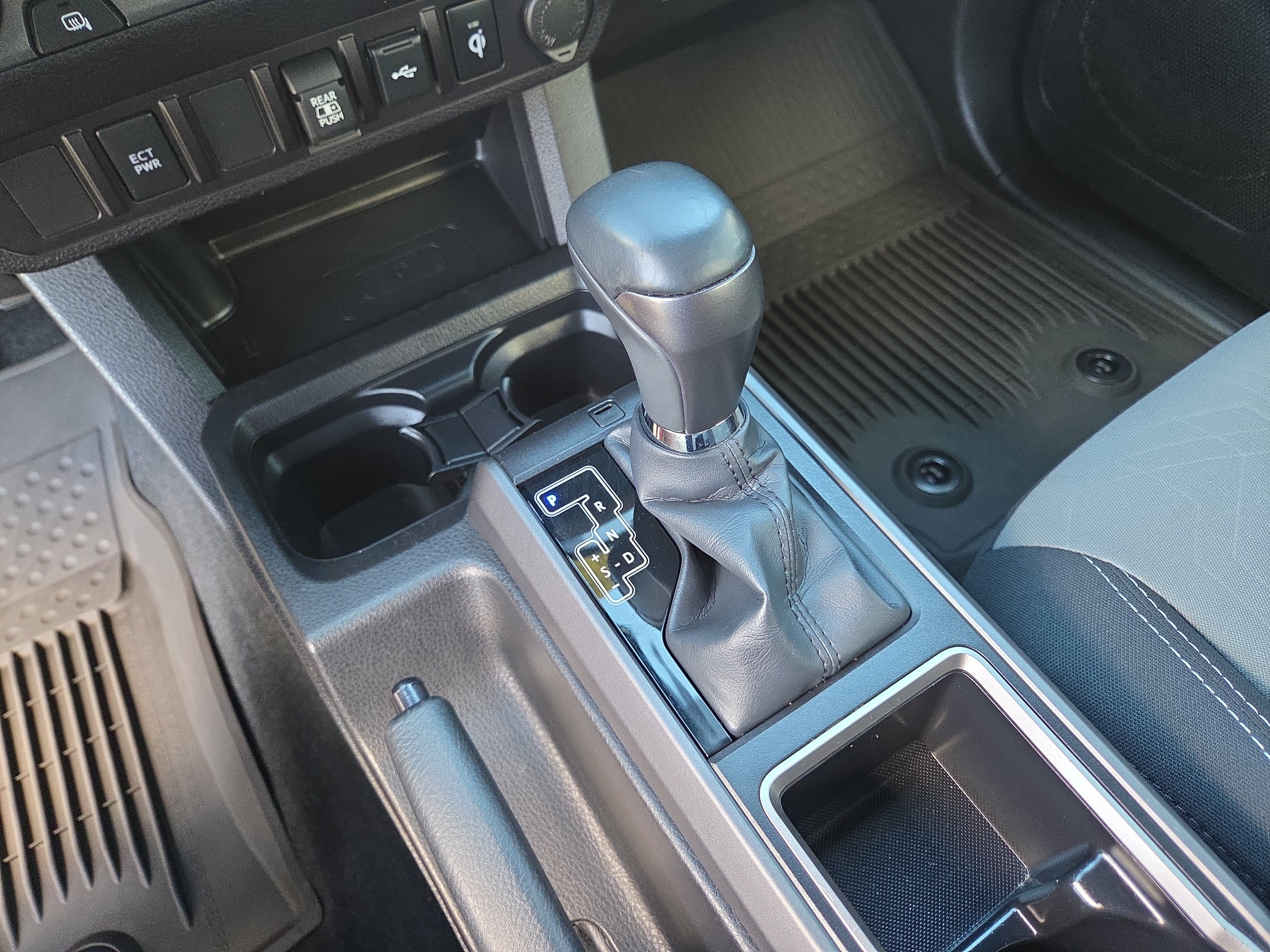 Certified 2022 Toyota Tacoma TRD Off-Road AWD/4WD image 23