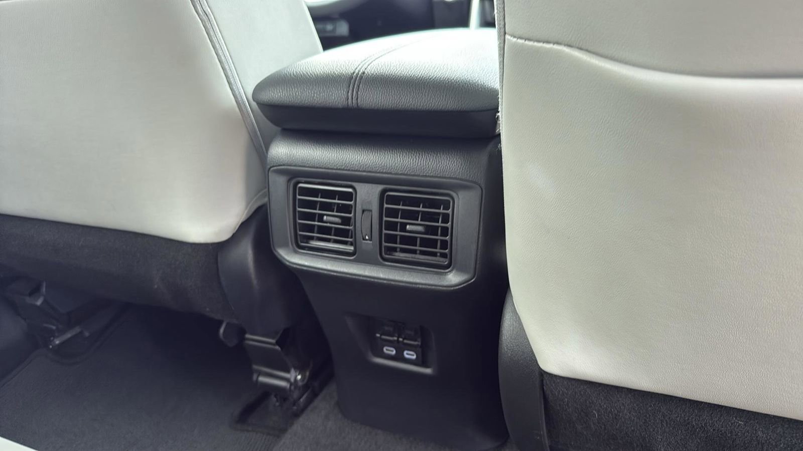 Used 2024 Toyota RAV4 XLE Premium image 28