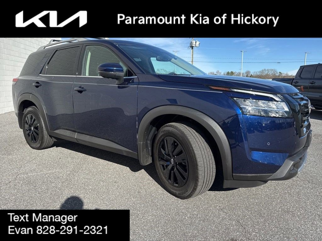 Used 2022 Nissan Pathfinder SL w/ SL Black Package image 3