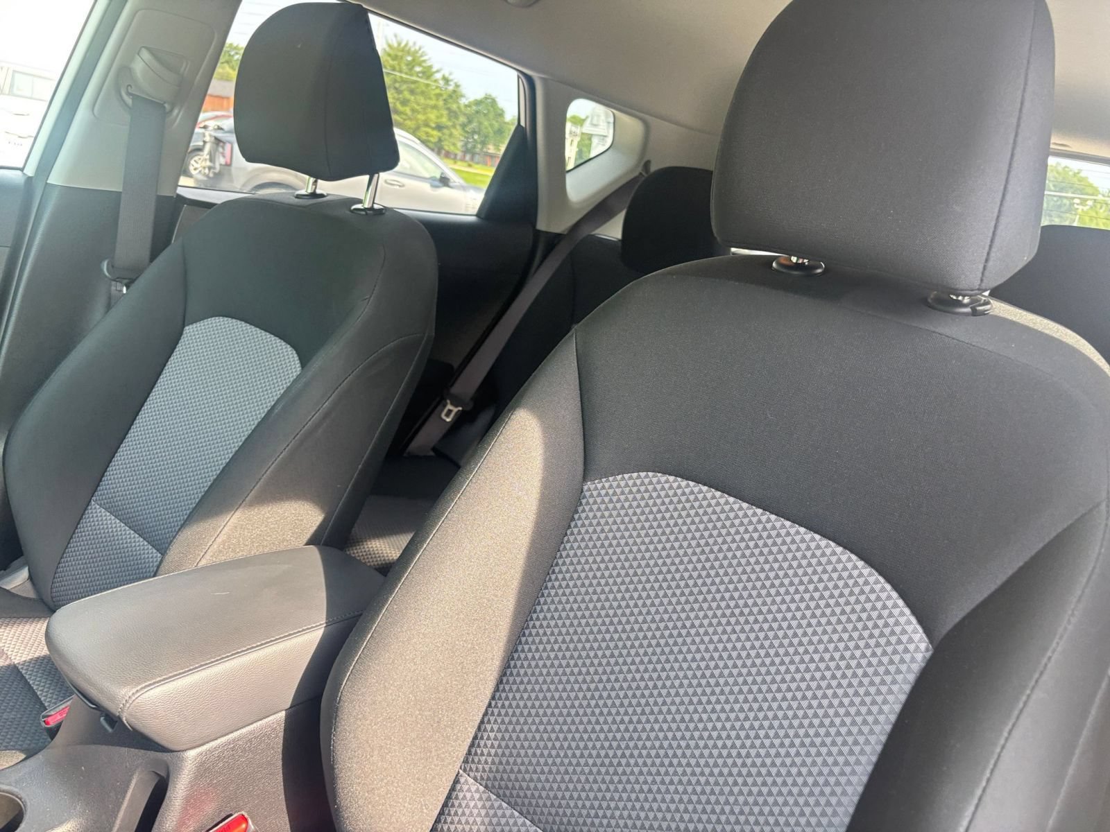 Used 2025 Kia Soul LX w/ LX Technology Package FWD image 33