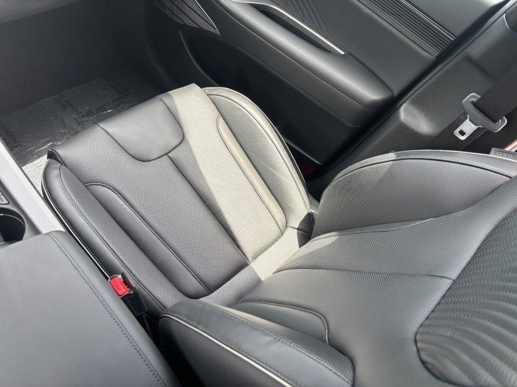 Used 2024 Hyundai Palisade Calligraphy image 17