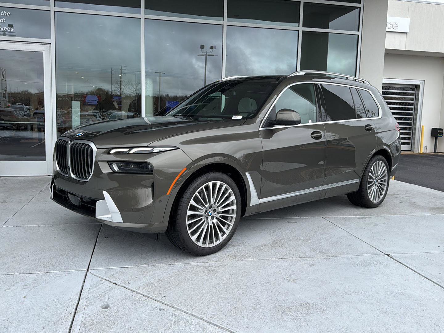 New 2026 BMW X7 xDrive40i w/ Premium Package image 2