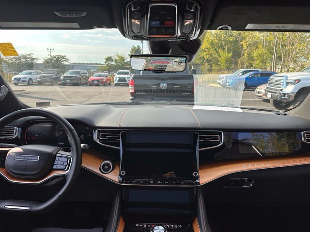 Used 2023 Jeep Grand Wagoneer Series III AWD/4WD image 28