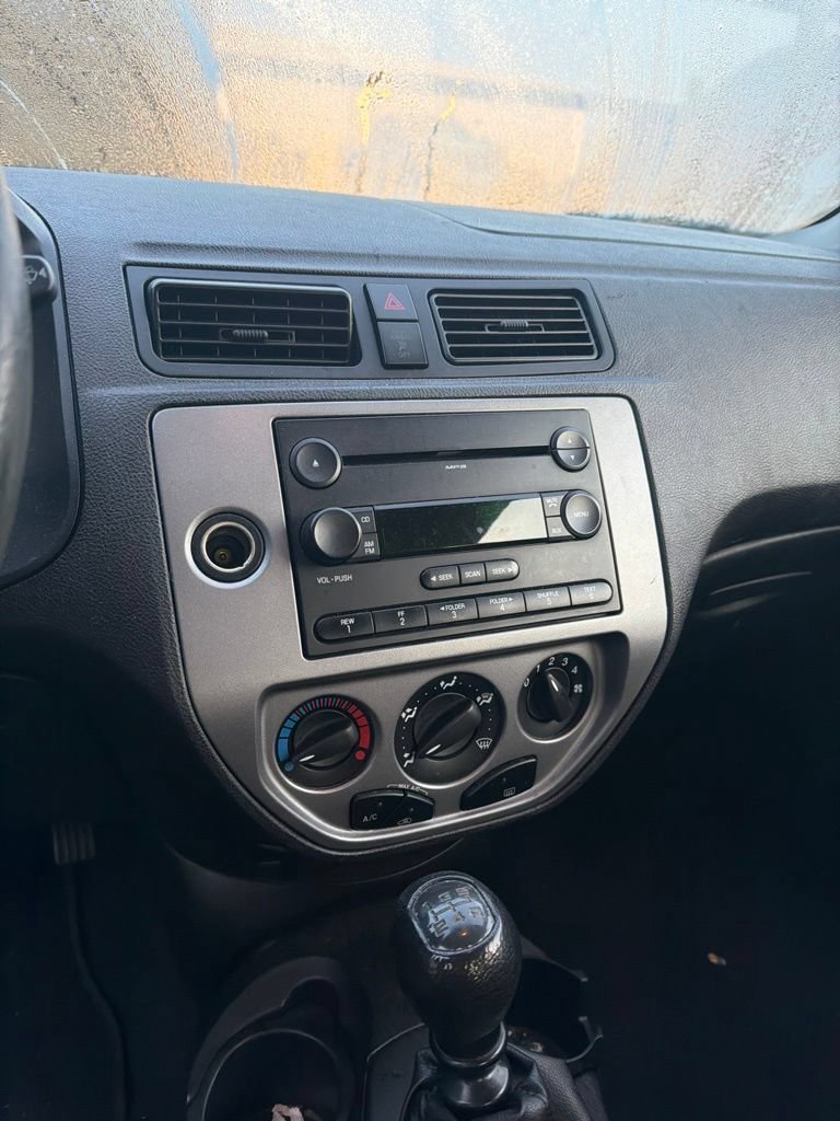 Used 2006 Ford Focus ZX3 Hatchback FWD image 6