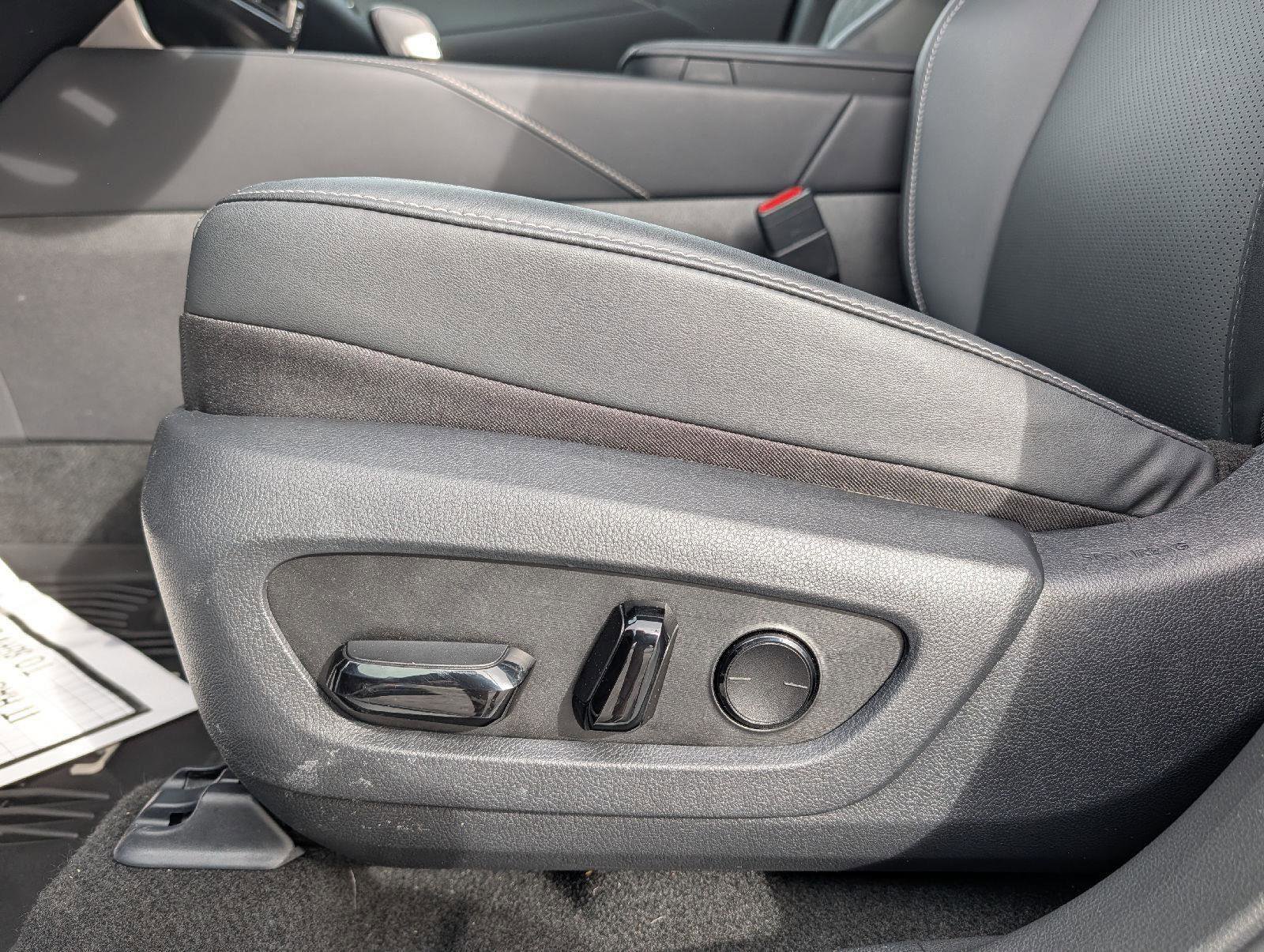 Used 2025 Lexus RX 350 Premium w/ Accessory Package image 10