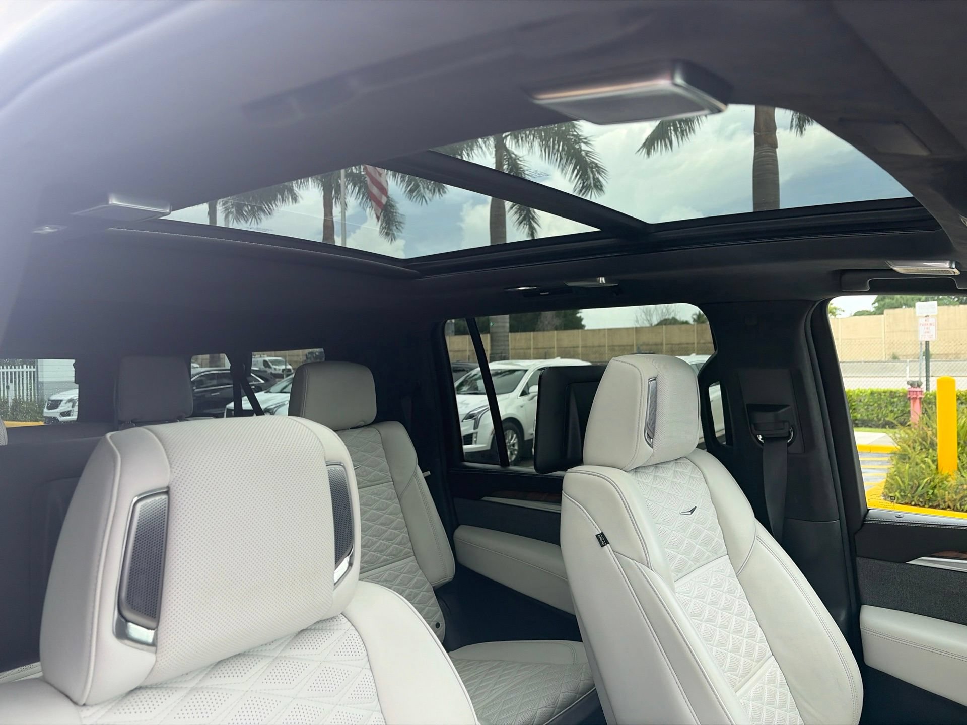 Used 2025 Cadillac Escalade ESV Sport Platinum AWD/4WD image 10