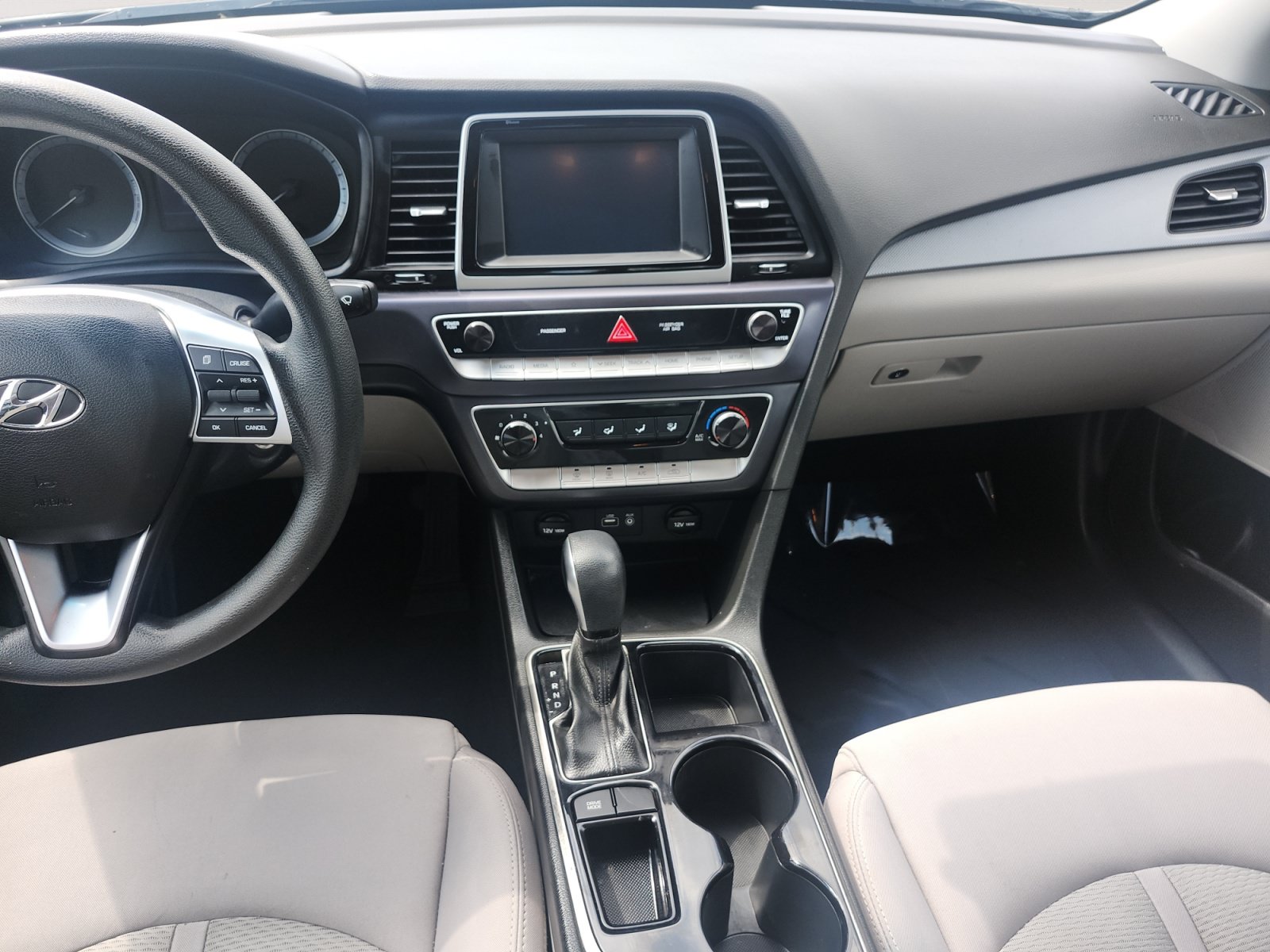 Used 2019 Hyundai Sonata SE w/ Cargo Package FWD image 11
