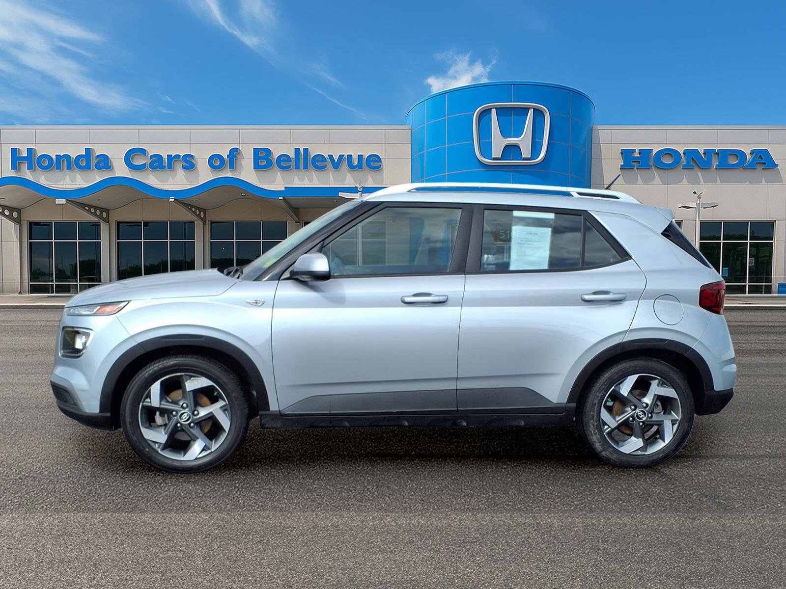 Used 2023 Hyundai Venue SEL w/ Cargo Package video 2