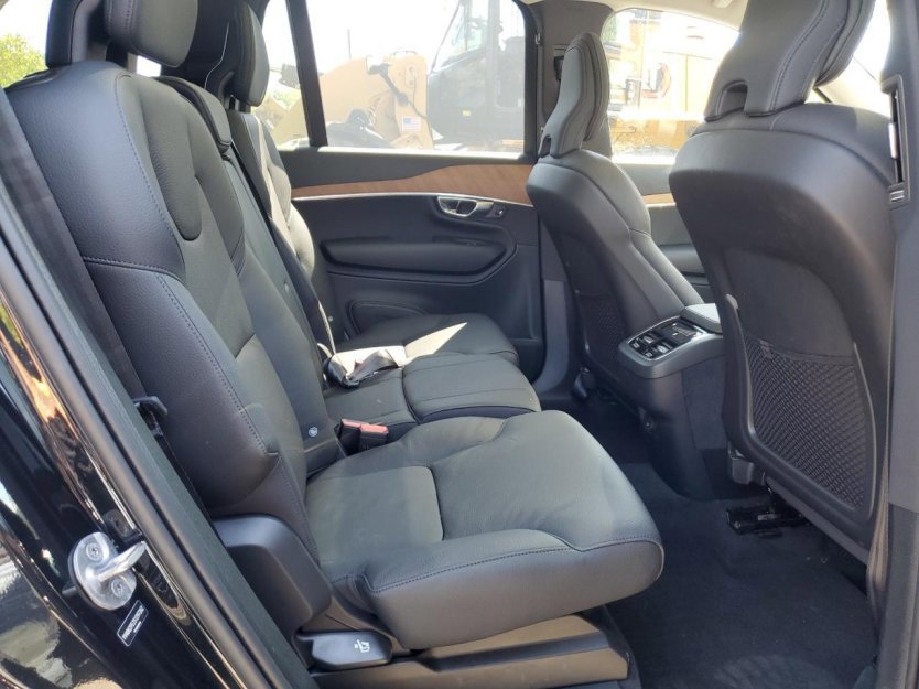 Used 2025 Volvo XC90 B6 Plus w/ Protection Package Premier image 9