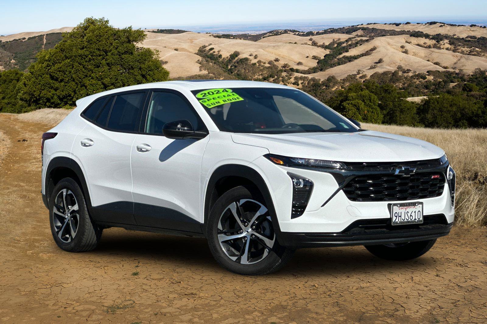 Used 2024 Chevrolet Trax RS w/ Sunroof Package image 2