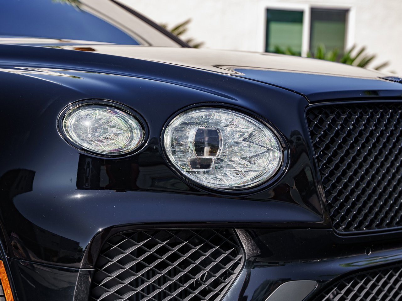 Used 2023 Bentley Bentayga Plug-In Hybrid image 25