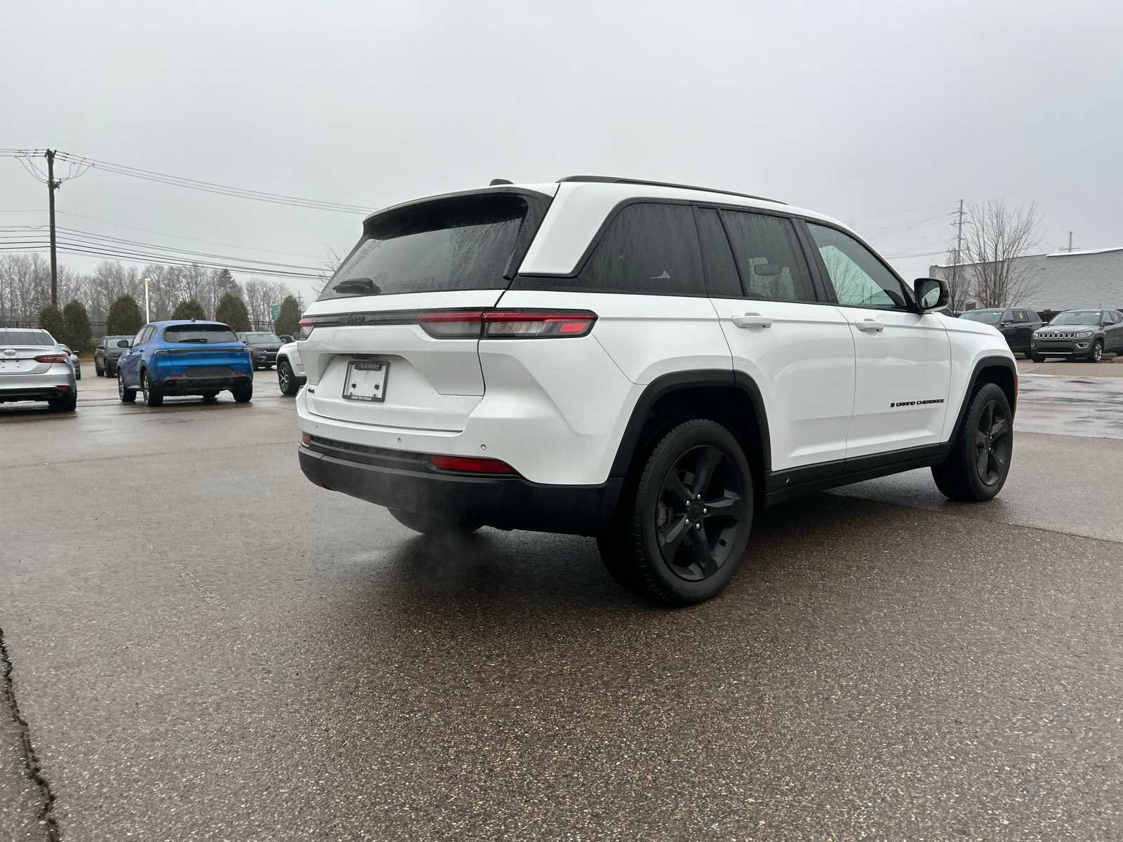 Used 2022 Jeep Grand Cherokee Altitude image 21