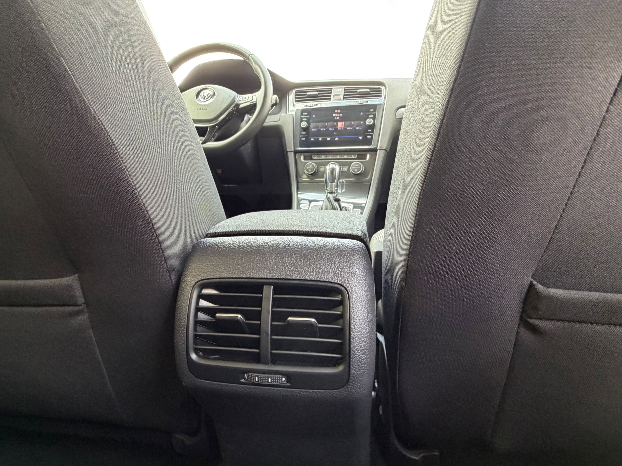 Used 2019 Volkswagen e-Golf SE FWD image 13
