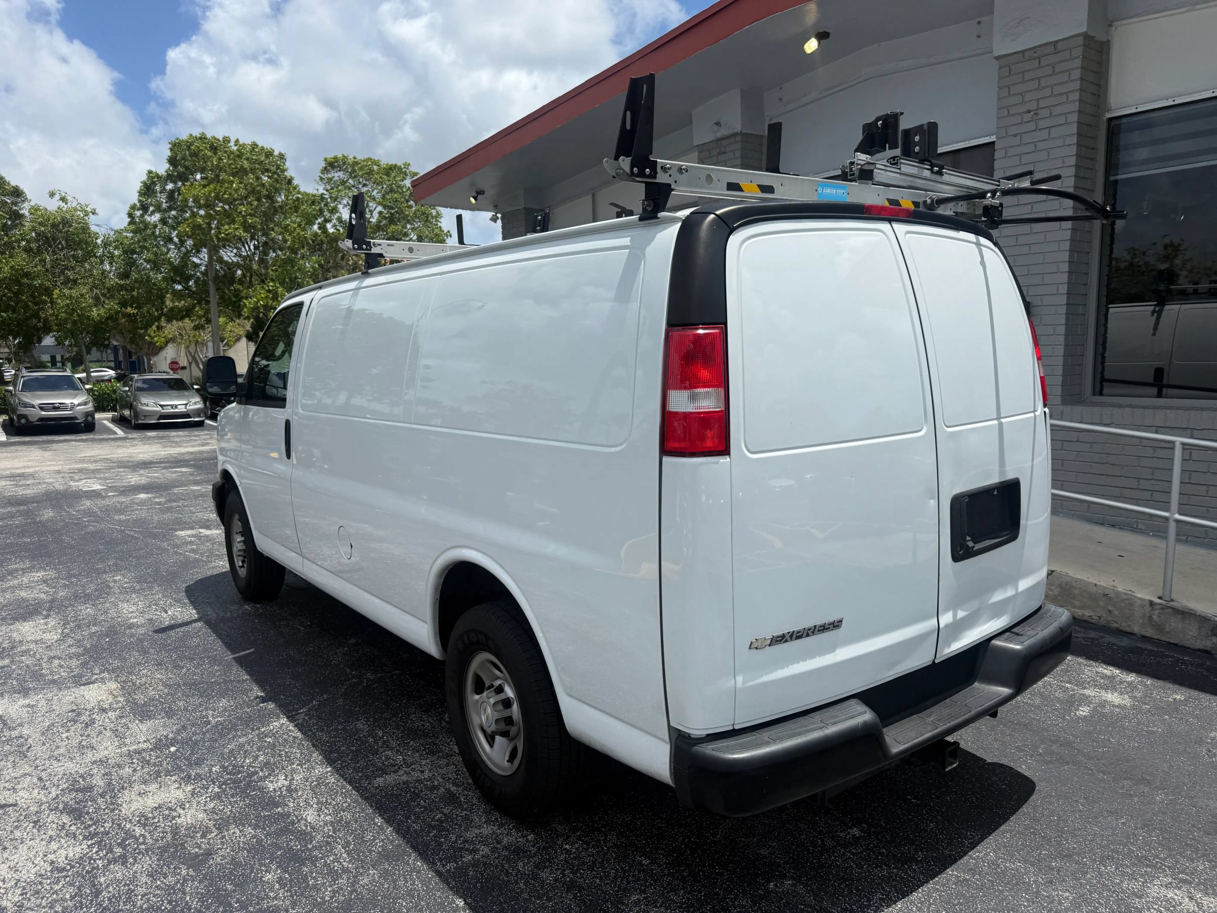 Used 2022 Chevrolet Express 2500 w/ Driver Convenience Package RWD image 6