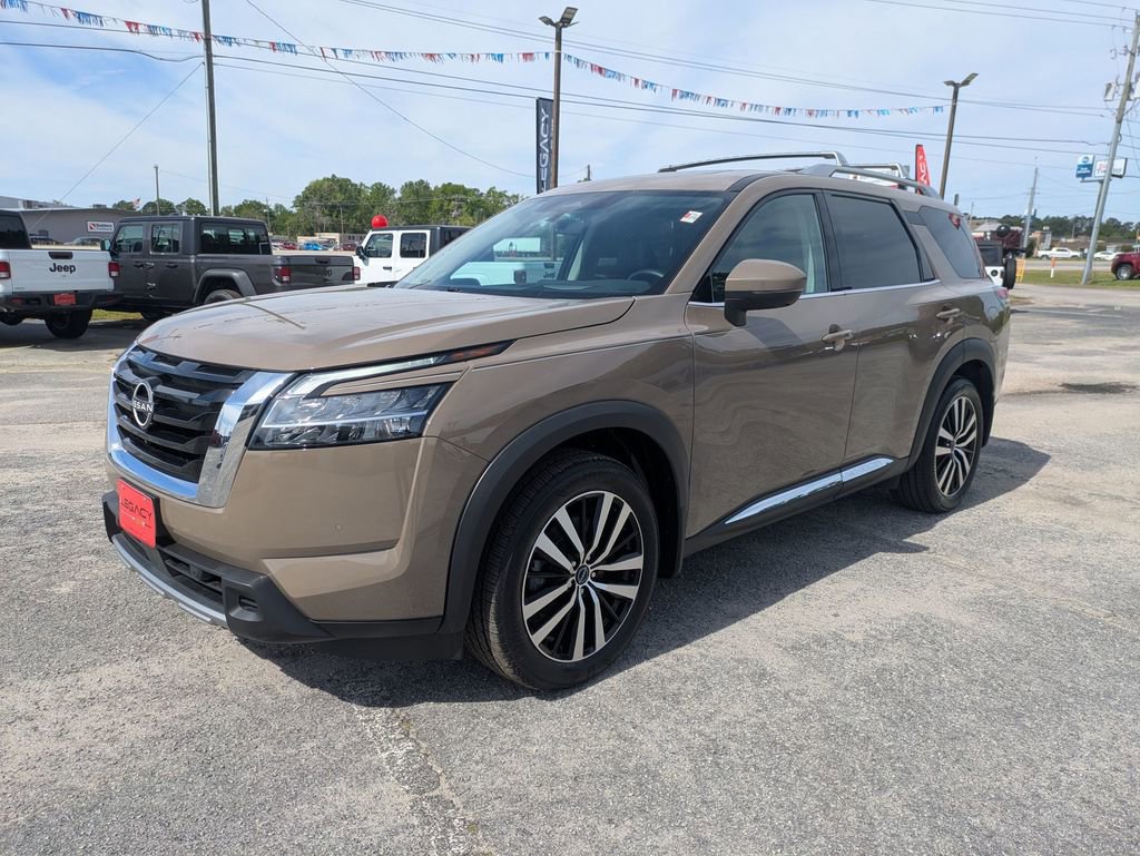 Used 2023 Nissan Pathfinder Platinum image 7