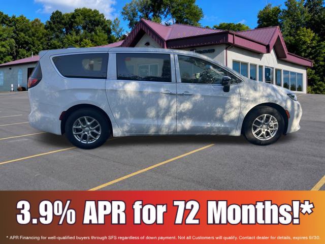 New 2026 Chrysler Pacifica Select FWD image 3
