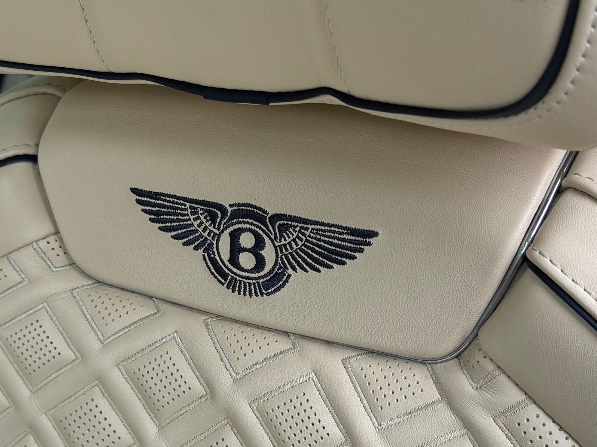 Used 2021 Bentley Flying Spur V8 AWD/4WD image 10