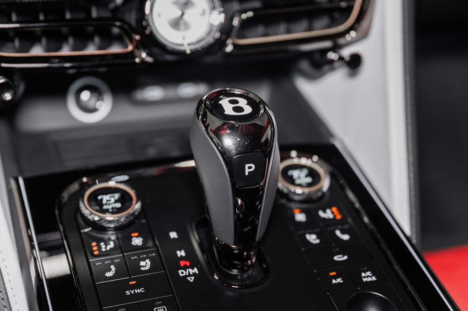 Used 2025 Bentley Flying Spur Plug-In Hybrid AWD/4WD image 50