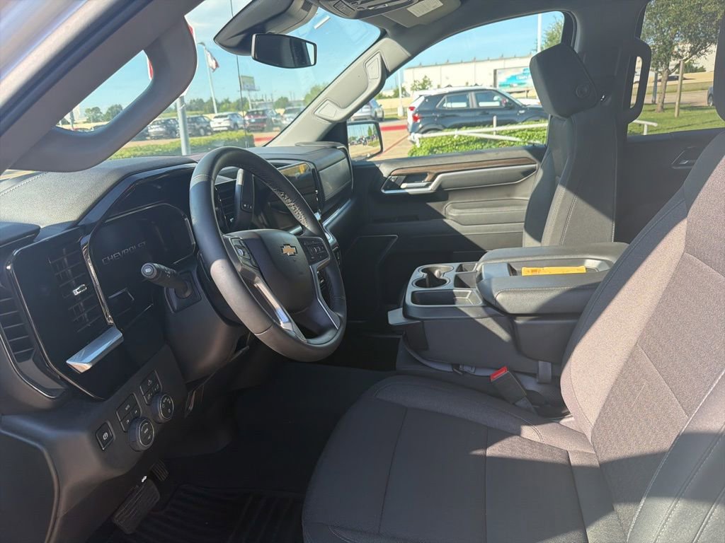 Used 2026 Chevrolet Silverado 1500 LT AWD/4WD image 2