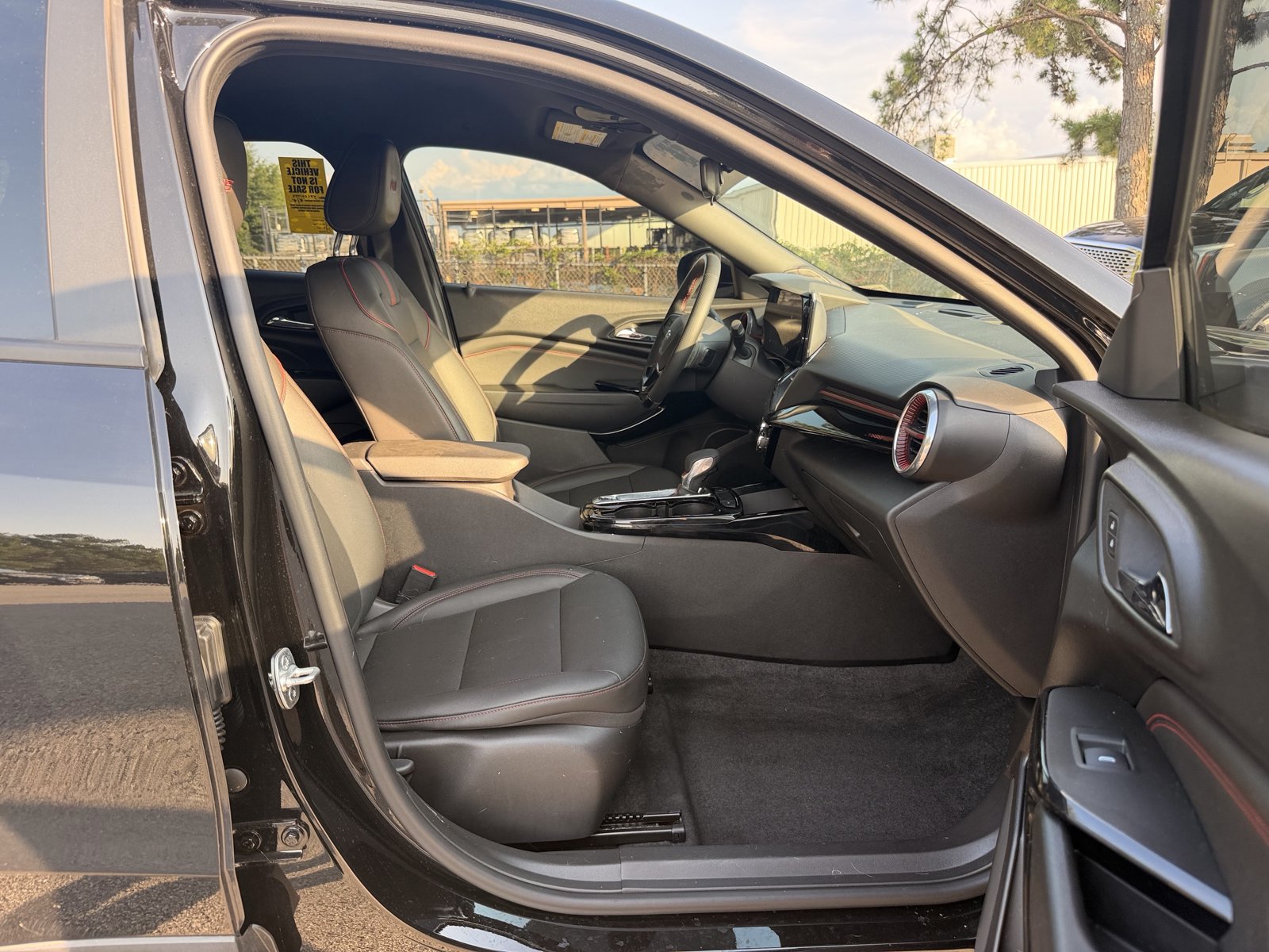 Used 2024 Chevrolet Trax RS w/ Driver Confidence Package FWD image 32