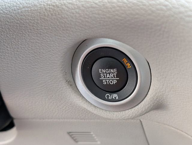 Used 2023 Chrysler Pacifica Limited image 34