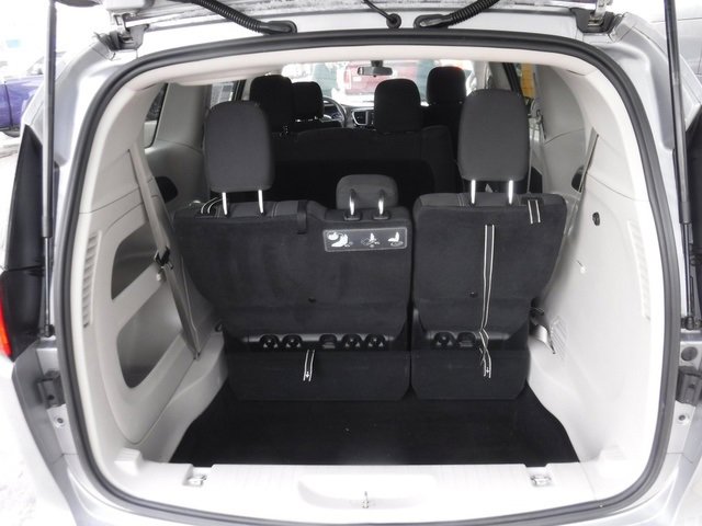 Certified 2020 Chrysler Voyager L image 31
