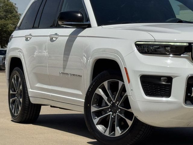 Used 2023 Jeep Grand Cherokee Overland w/ Luxury Tech Group IV RWD image 3