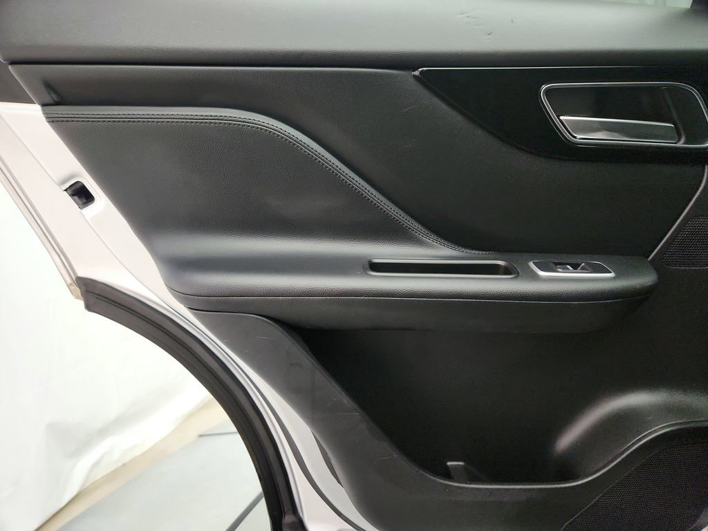 Used 2020 Jaguar F-PACE Premium image 27
